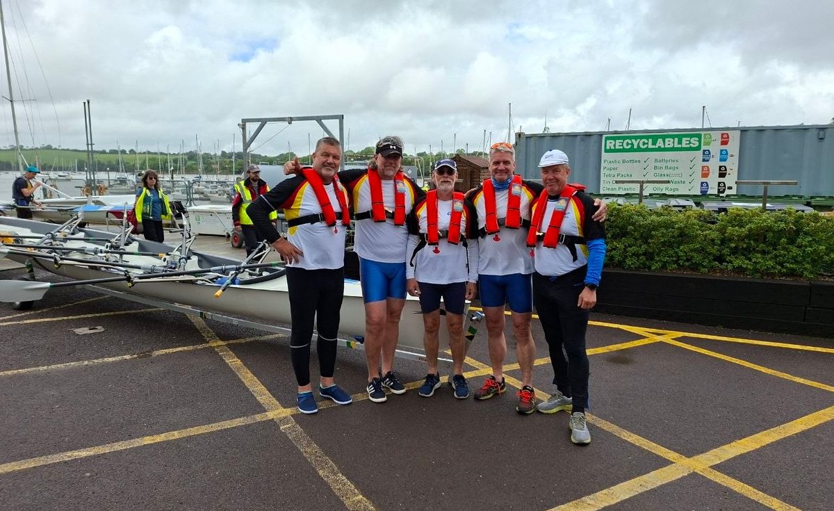 Das Team von RV Empor nach dem Zieleinlauf bei Ocean to City in Cork